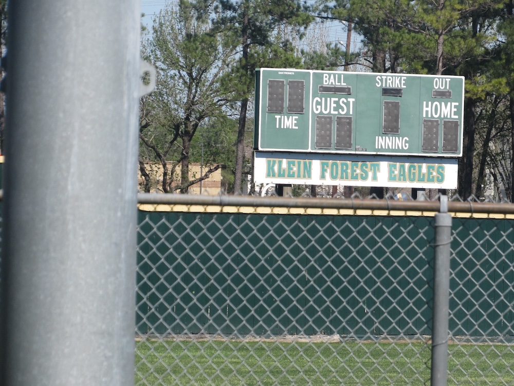 a picture of the same scoreboard, but from a distance.
