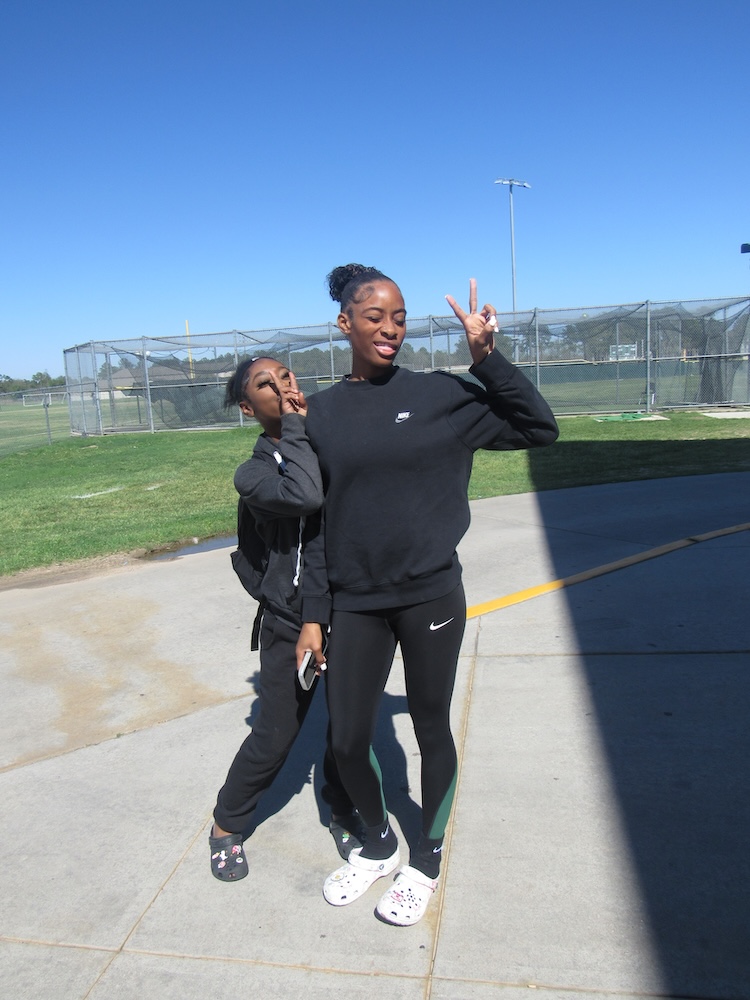 a picture of more girls from the same track team.